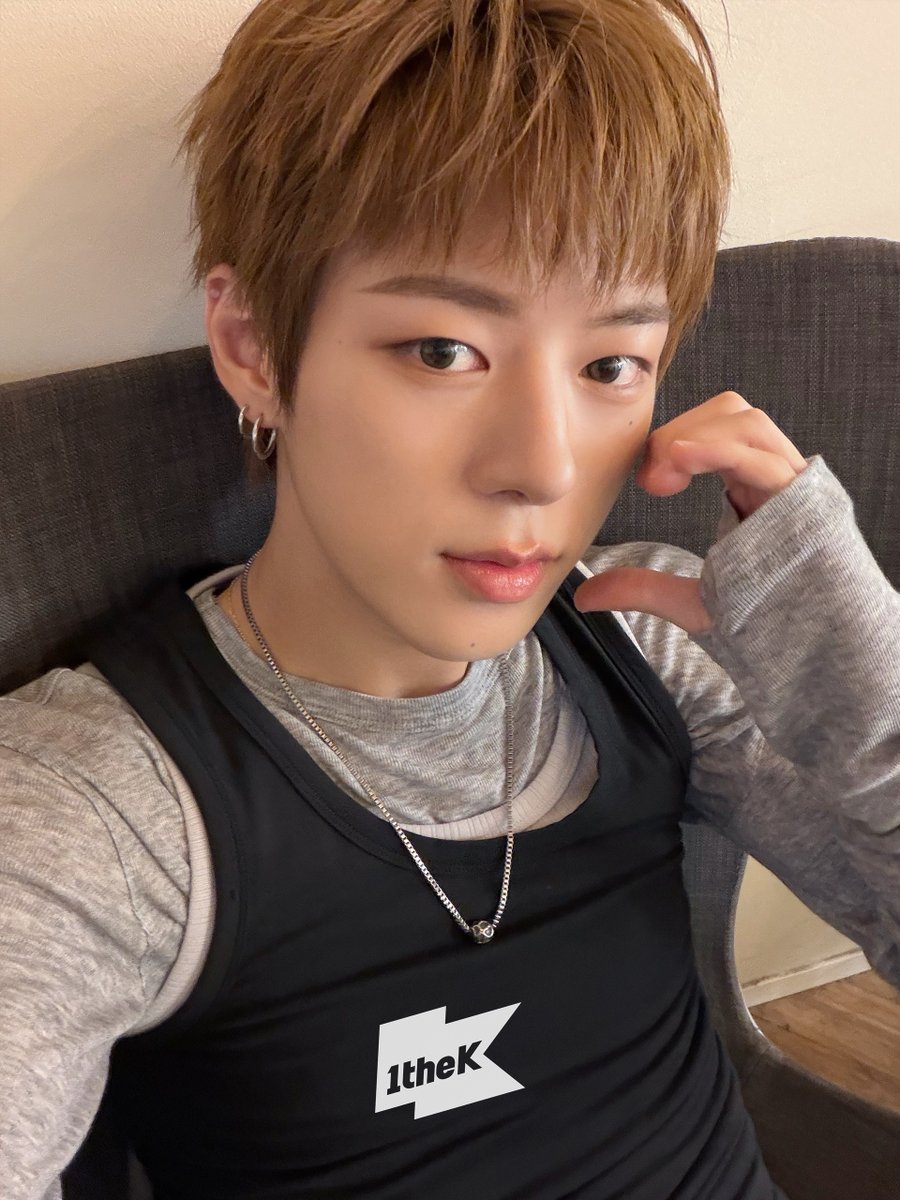 1theK's tweet photo. 참 잘생겼다 #나우즈 ..🫶🏻  
잘생긴 남자들의 장꾸미 가득 담긴 #아이돌등판 안 보면 손해!
#NOWZ #Achilles @CUBE_NOWZ   

#IDDP 👉 https://t.co/Wa5xjVQwYY https://t.co/M4o6QcFdDA