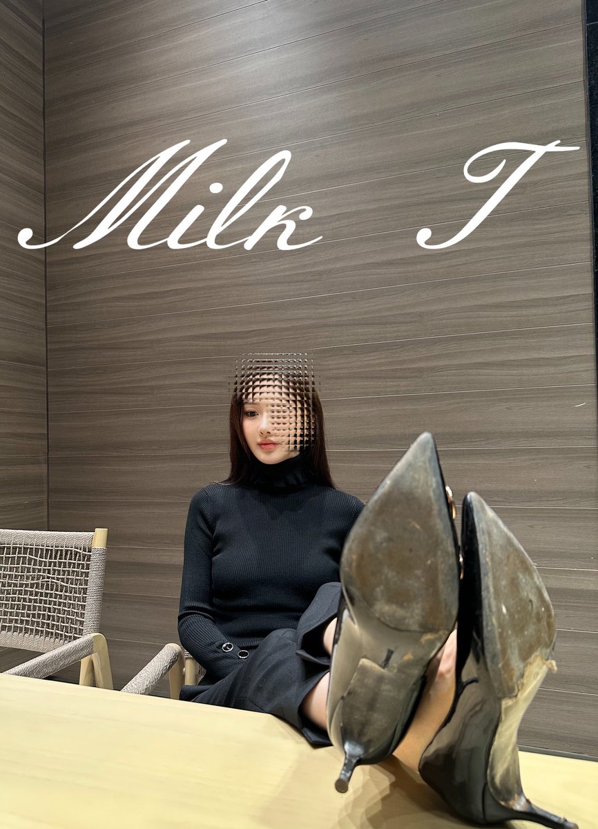MilkTcouple's tweet photo. 非职业s，不需要摆拍
所以鞋子都是日常穿的
鞋底脏点怎么了？影响你放大 头晕 手抖 顶锁了么
#情侣s #厕奴 #atm奴 #贡畜 #雌堕 #锁奴 #贞操锁 #女性崇拜 #脚奴 https://t.co/B4yEU8DGFe