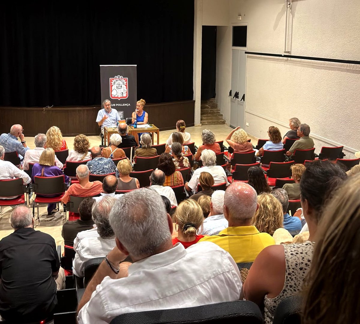 F_Armengol's tweet photo. Un immens honor presentar en el Club Pollença el llibre “Republicanas”, de Miguel Ángel Villena @mvillenag, una obra que treu de l’oblit a les nou dones que foren diputades durant la Segona República i lideraren un feminisme compromès amb la justícia social, la igualtat i la democràcia. 

Un recull de biografies extraordinàries de dones que, a més dels prejudicis per dedicar-se a la política, després hagueren d’enfrontar-se a la repressió i l’exili. Al Congrés dels Diputats ja els hi hem dedicat un espai entre els retrats de polítics il·lustres, on fins ara només hi havia homes. 

Fer aquesta presentació a Pollença ha estat especial, per ser un poble que es va mantenir fidel a la República, i que just per mor d’això, el seu batle, Pere Josep Cànaves i Salas, va ser assassinat pels falangistes. Perquè, tanmateix, no ens torçaran,  mantindrem viva la memòria democràtica.