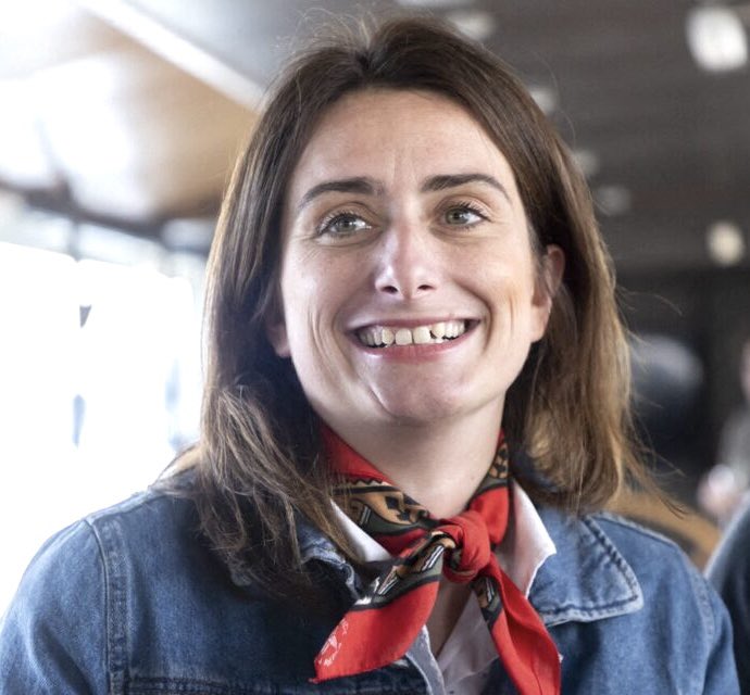 f_philippot's tweet photo. Marine Tondelier demande l’interdiction du réseau social X, à « l’algorithme pipé » ! 🤦🏻‍♂️
(cf : https://t.co/buPOAzbFWe)

➡️ Algorithme pourtant public, bien davantage que l’algorithme des chaînes de télévision et de radio.
Qui sait selon quelle formule exactement ces chaînes décident de donner de la visibilité et la parole à tel ou tel ? Mystère et boule de gomme. 
Elles invoquent souvent l’ARCOM, qui est encore plus nébuleuse. 

Mais ça Tondelier ne vous en parlera pas. Car elle y a son rond de serviette…

➡️ Et puis c’est fascinant, et inquiétant à vrai dire, ce réflexe systématiquement liberticide dès que quelque chose vous déplaît.
Je n’aime pas ? On interdit !

Il faudrait que tous ces petits tyrans se souviennent du premier mot écrit au fronton de chacune de nos mairies : LIBERTÉ 

Ça leur dit encore quelque chose, ou ils préfèrent y graver à la place CENSURE ?…