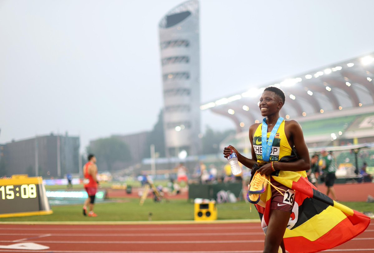TheBellUg's tweet photo. Uganda's Charity Cherop upgrades her silver medal from Lima to gold in Eugene, winning the 5000m in 15:03.88. Shito Gumi of Ethiopia takes silver with 15:07.91, while Joyline Chepkemoi of Kenya claims bronze with a personal best of 15:09.08
#afribergnews 
 #WorldAthleticsU20 https://t.co/DsHp8qDdBG
