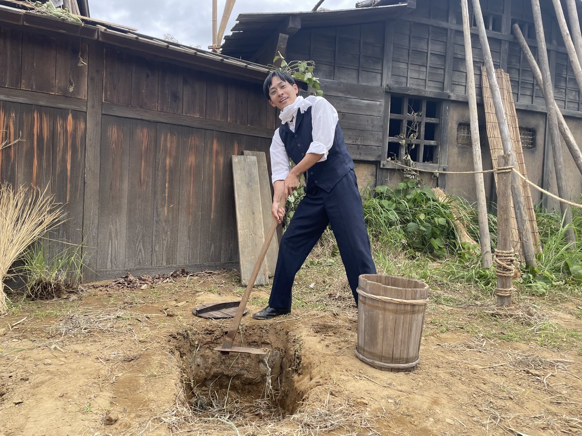 kinarichanda's tweet photo. まさかの「＃俺たちの黒川 」タグが！！！！？？？

ありがとうございます😭

清潔を保つためにトイレ穴を掘ることを「医療」と表現する黒川先生の人間性が好きです！　あと、気丈に振る舞ってるけど、体力がヘナチョコな感じも😂　明日もよろしくお願いしますっっっ！

(撮影:＃井上祐貴 さん)

＃風薫る