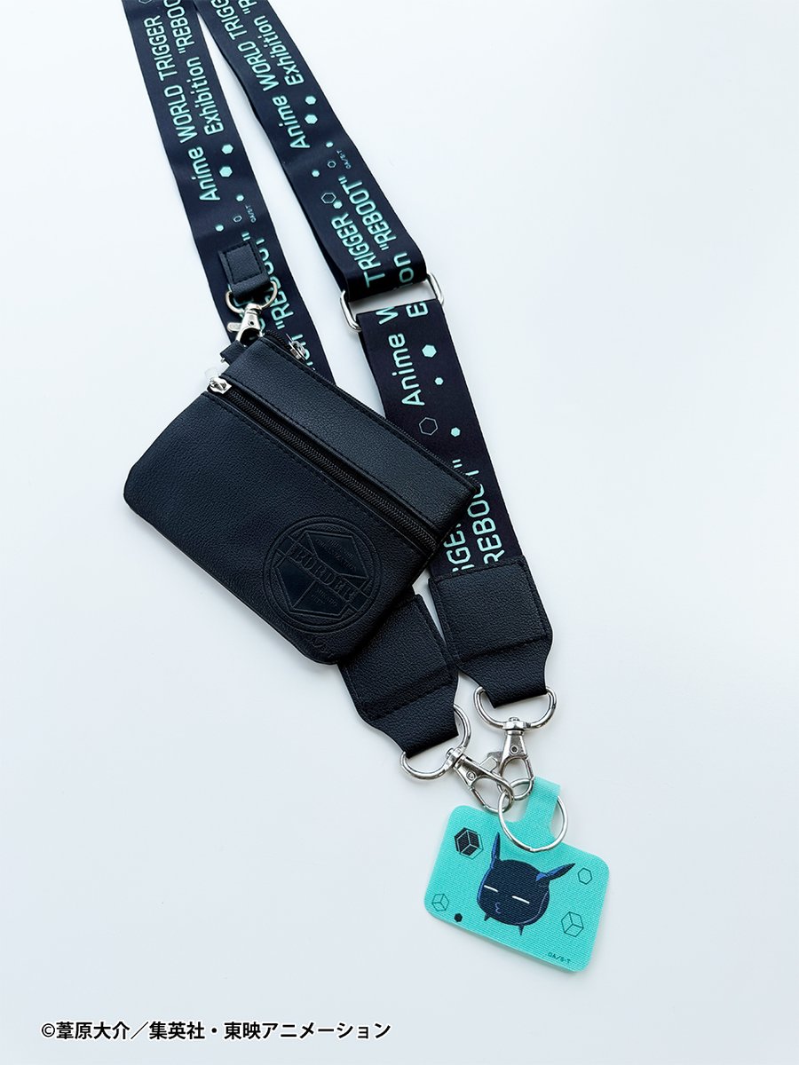 Anime_W_Trigger's tweet photo. ◤Anime WORLD TRIGGER Exhibition "REBOOT"◢
＼開催まであと4日／

「コインケース付きスマホショルダー」をご紹介

レプリカのタグがアクセントな、便利なアイテムが登場。
コインケースはBORDERロゴが入った高級感のある素材です👀

👇詳細はこちら
https://t.co/Y3HZt9fkKF

🔗東京会場チケットはこちら
https://t.co/IYSygEQP17

#ワールドトリガー
#ワートリREBOOT
#ワートリREBOOT展