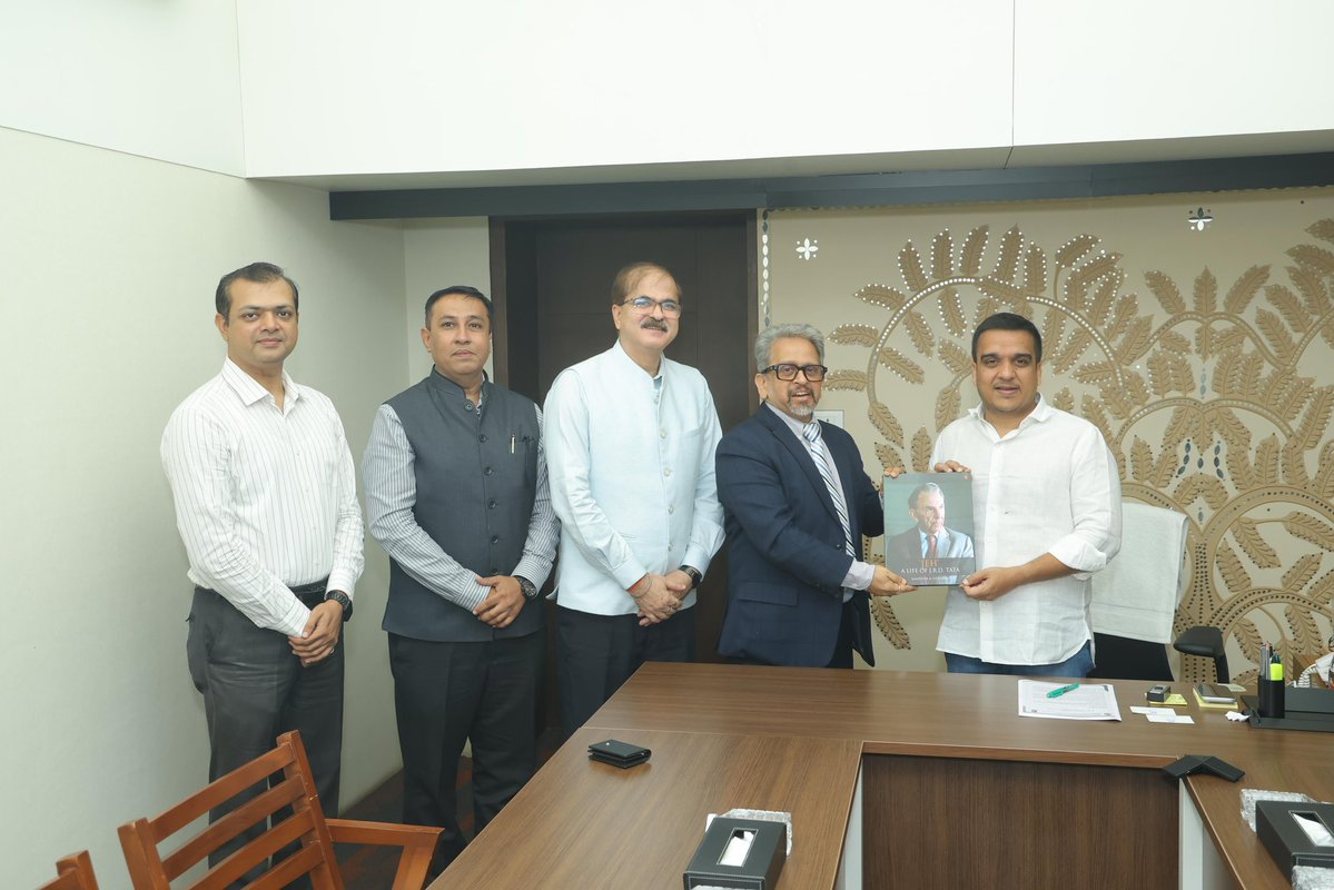 sanghaviharsh's tweet photo. Had a cordial courtesy meeting with the officials of Tata Motors. https://t.co/YHcoQ7HPoJ