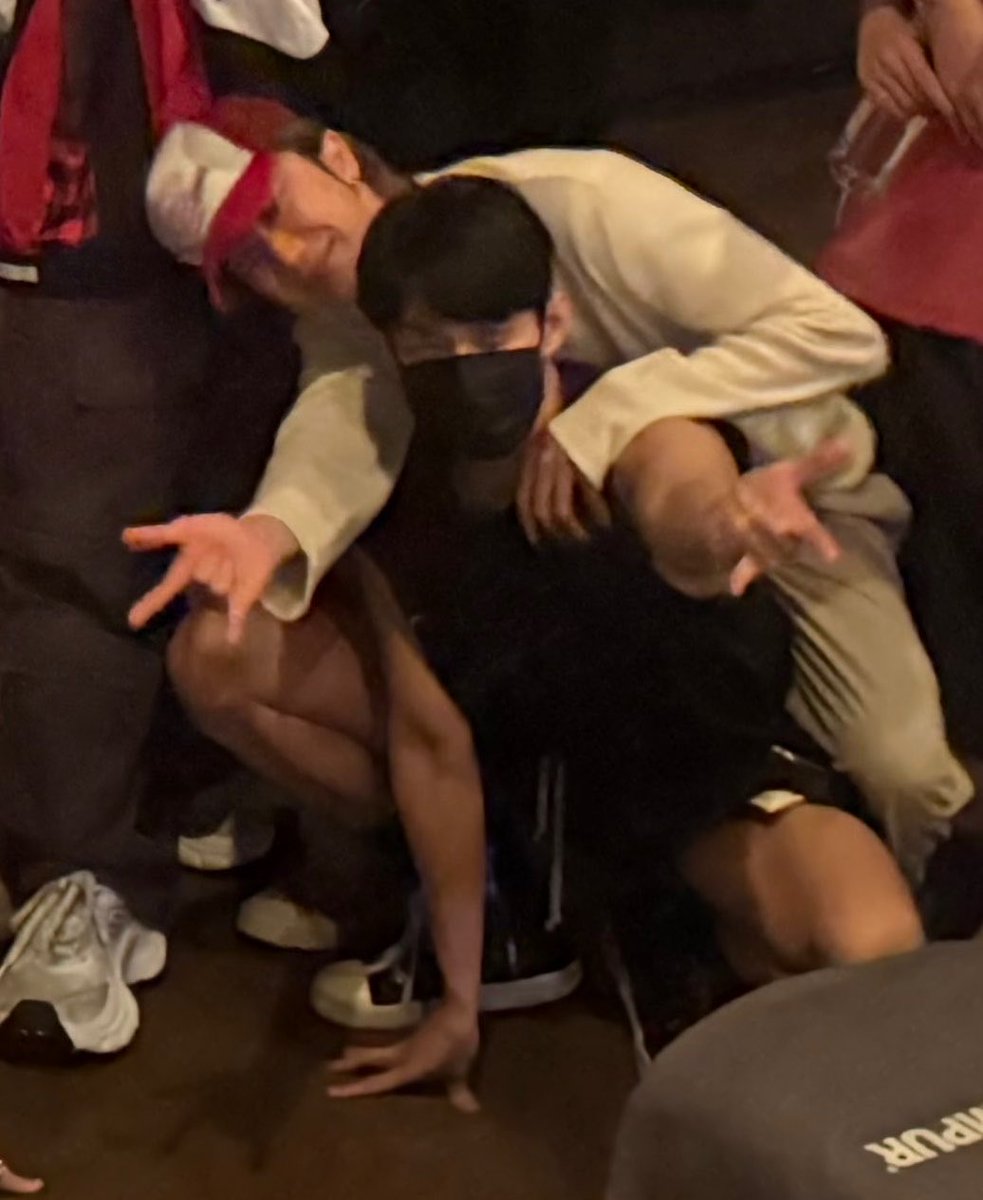 KyeomsBaekery's tweet photo. Dokyeom Parker and his MJ ♡ https://t.co/16Jrw2ZqPE