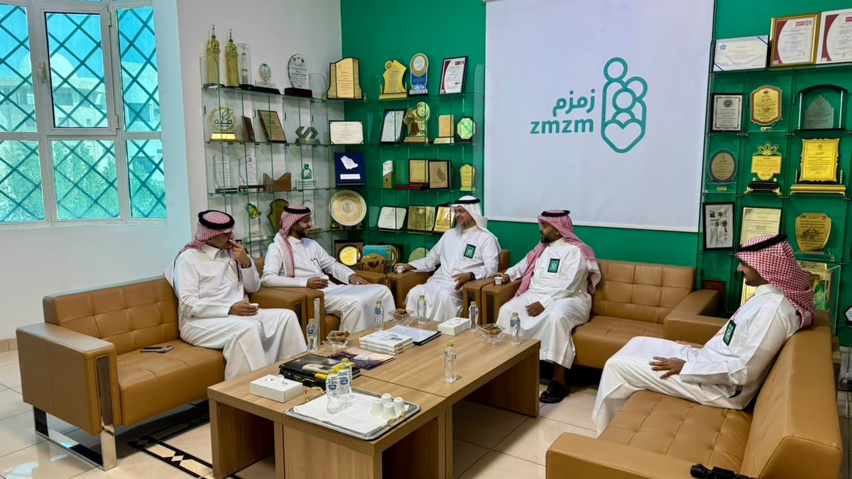 zmzm290's tweet photo. تشرفنا باستضافة مؤسسة نورة الملاحي الأهلية، والاطلاع على مشاريعنا المقدمة للمستفيدين، واستعراض فرص التعاون والتكامل، بما يسهم في تعزيز خدماتنا الصحية وتوسيع أثرها. https://t.co/Aa7V7EXuyB