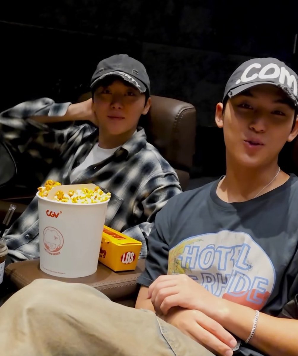 myboouriboo's tweet photo. Seungkwan and Mingyu always sit together when they watch a movie, huh? 🍿 https://t.co/nK8TtWOG55