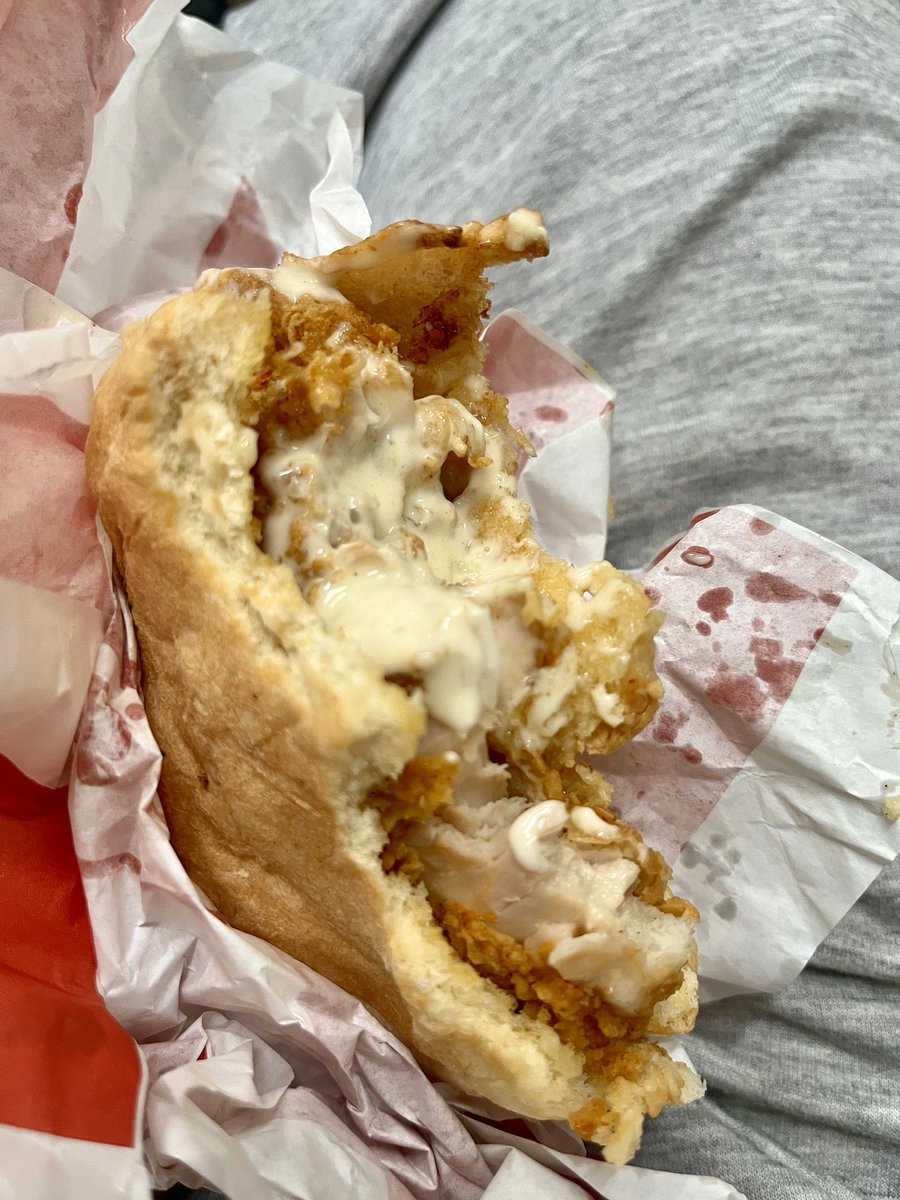 b9rger's tweet photo. spicy dokito burger send tweet https://t.co/kzsBSdnUbZ