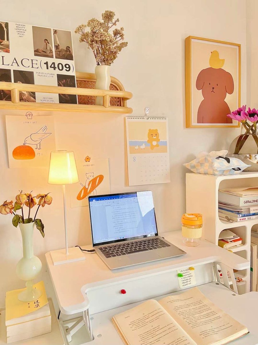 samnewman18's tweet photo. Transform my boring desk into a cozy productivity zone with just a few tricks – small succulents, warm string lights, and a minimal notebook that makes every workday feel calm https://t.co/G5R23h7gtS