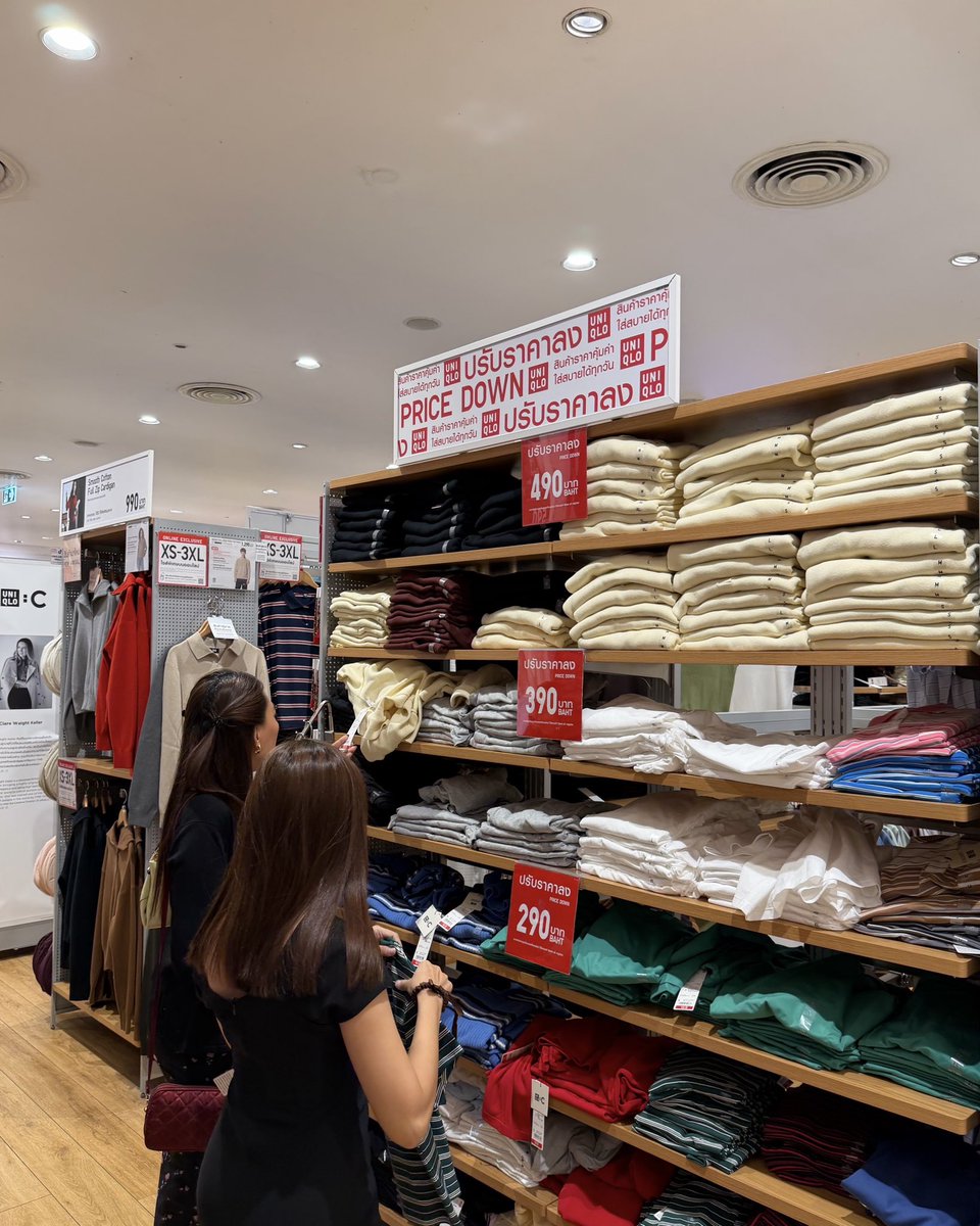 punpromotion's tweet photo. UNIQLO ทยอยปรับราคาหลายไอเทมแล้ว รอบนี้มีทั้งเสื้อ กางเกง และไอเทม Everyday หลายรุ่นเลย บางตัวเห็นราคาใหม่แล้วน่าหยิบขึ้นเยอะ https://t.co/7SFJYh5xi2