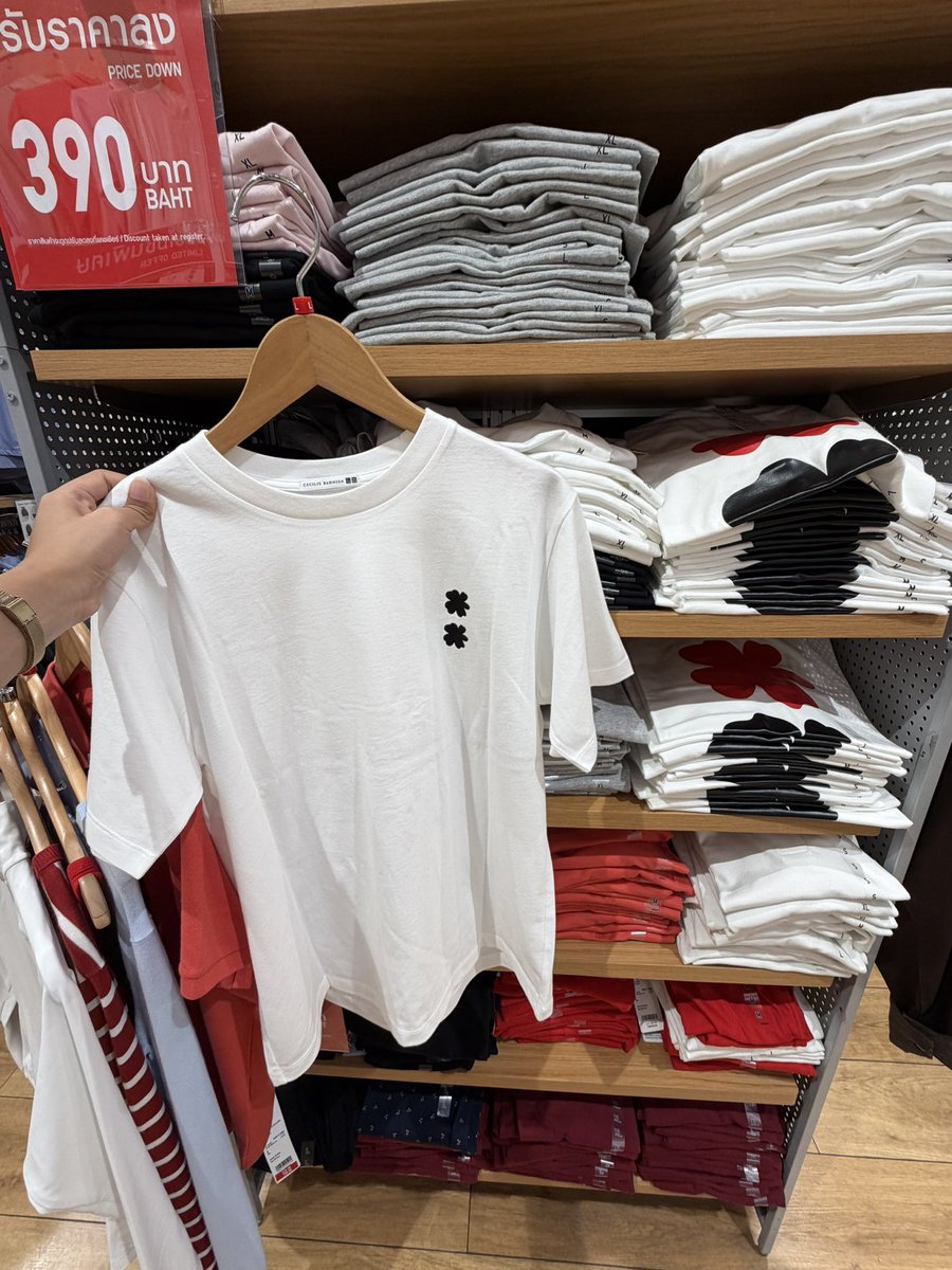 punpromotion's tweet photo. UNIQLO ทยอยปรับราคาหลายไอเทมแล้ว รอบนี้มีทั้งเสื้อ กางเกง และไอเทม Everyday หลายรุ่นเลย บางตัวเห็นราคาใหม่แล้วน่าหยิบขึ้นเยอะ https://t.co/7SFJYh5xi2