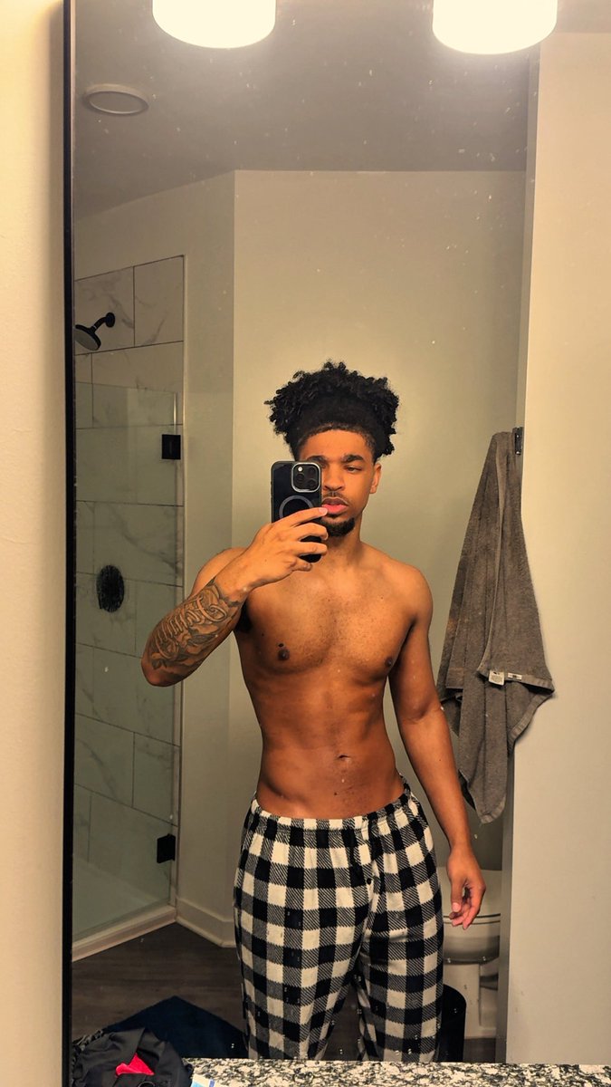 saucey_austin's tweet photo. Its gettin late, come cuddle🛌 https://t.co/CYWEfzp6E0