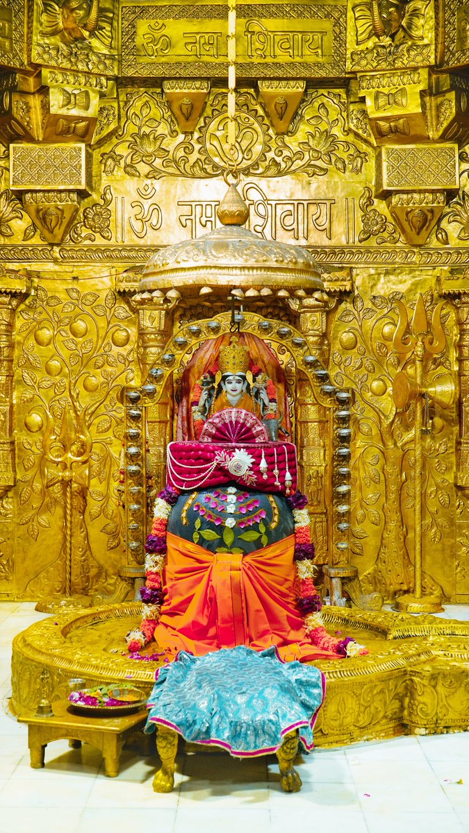 Somnath_Temple's tweet photo. श्री सोमनाथ महादेव मंदिर,
प्रथम ज्योतिर्लिंग - गुजरात (सौराष्ट्र) 
दिनांक: 06 अगस्त 2026, आषाढ़ कृष्ण अष्टमी - गुरुवार
मध्याह्न श्रृंगार
082610358
#somnath #mahadev #shivji
#bhakti #somnathlivedarshan #somnathtemple #JaiSomnath #SomnathSwabhimaanParv

Whatsapp Channel Daily Darshan https://t.co/sndKP0fuKq