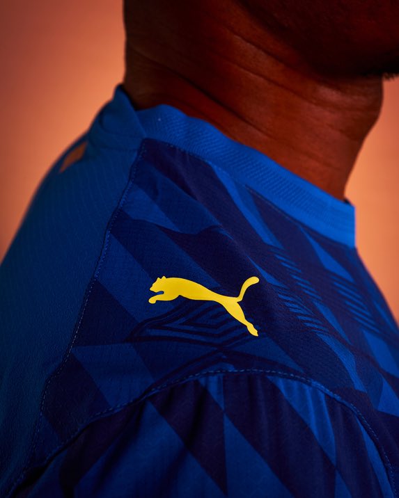 tumeloditle's tweet photo. Only Nike with the Springboks kit can go toe to toe with this beauty. https://t.co/YHDpzyvijD