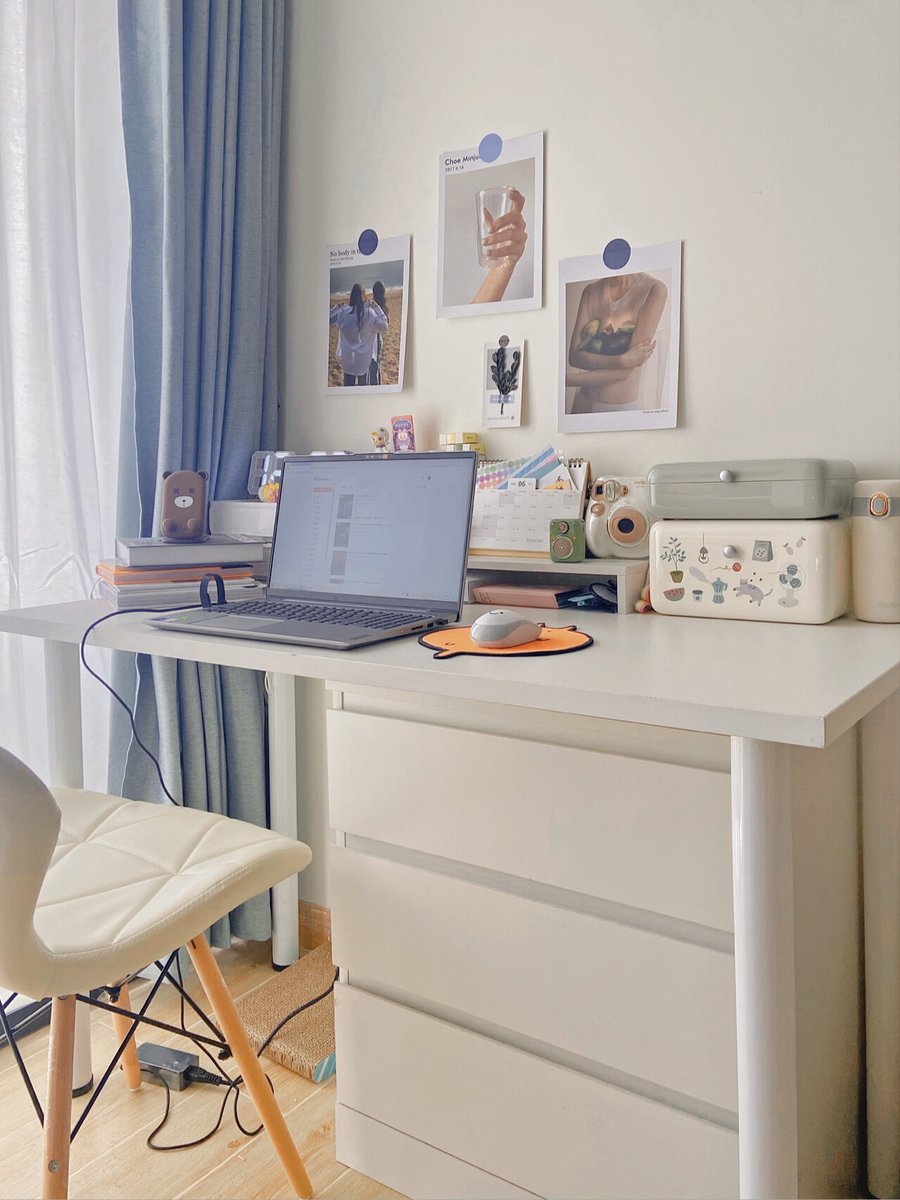 Mercy_Lavey's tweet photo. Transform your workspace for focus + joy: a small potted succulent, clear desk organizer, and soft desk lamp make workdays feel way better.  #DeskGoals #WorkFromHome， https://t.co/uwq6pmGSiz