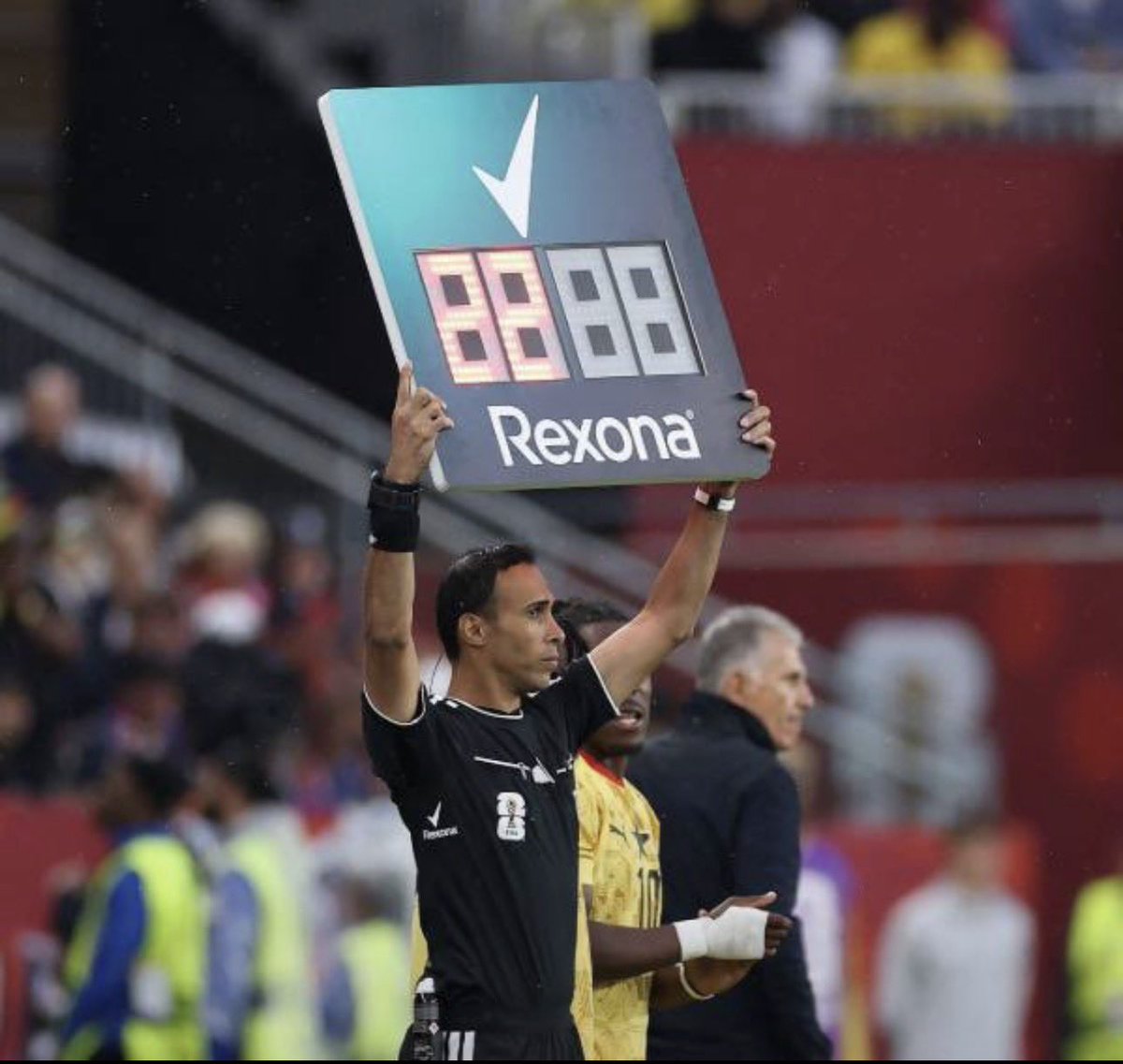 raig_mzagi's tweet photo. الف مبروك لفرهاد ولجنته نجاح الحكام السعوديين في كاس العالم 
يكفي حصولهم على جائزة افضل رافعي لوحة التبديل ومعرفة الوقت بدل الضايع 
😂😂😂😂😂😂😂😂 https://t.co/nbkqrBORFm