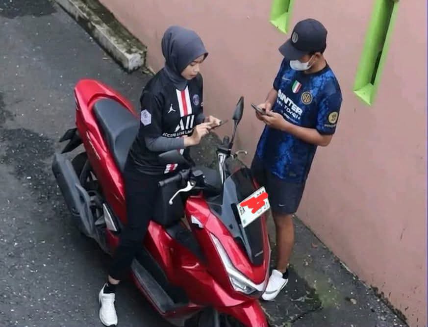 trunkszoldyck's tweet photo. Cuma gambar muda mudi janjian joging https://t.co/Xak5QCfSNd