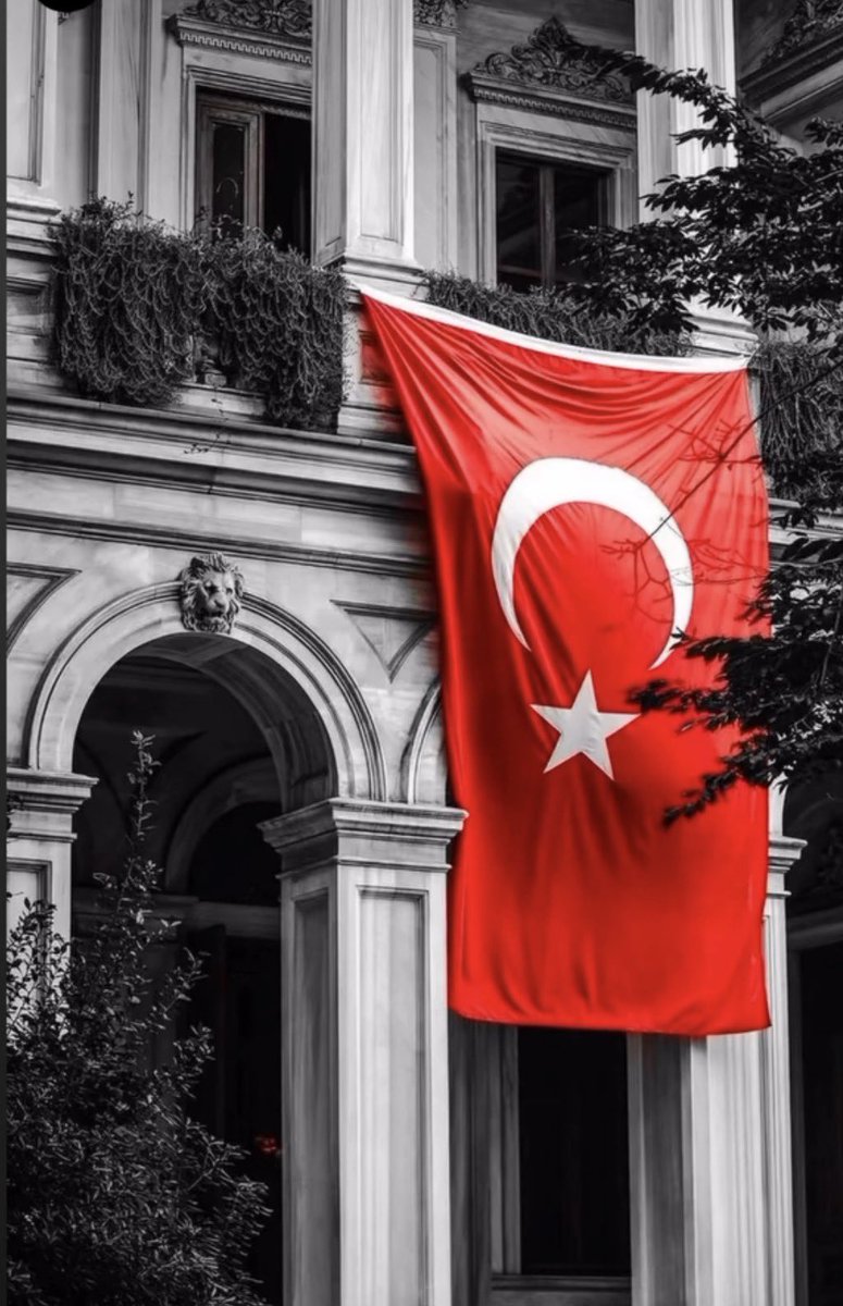 kudturk's tweet photo. Gün aysın al bayrağa sevdalı asil Türklere https://t.co/XCKWuA9fdr