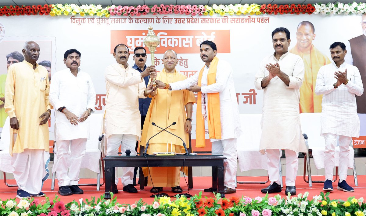 myogiadityanath's tweet photo. 'सबका साथ-सबका विकास' मंत्र आज समाज के प्रत्येक तबके के उत्थान का कारण बना है। उत्थान की इस यात्रा का आधार है- 'घुमंतू विकास बोर्ड'।

घुमंतू विकास बोर्ड के गठन के लिए लखनऊ में आज विमुक्त एवं घुमंतू समाज द्वारा आभार ज्ञापन हेतु आयोजित कार्यक्रम में सम्मिलित हुआ।

विमुक्त एवं घुमंतू समाज के पुनर्वास हेतु @UPGovt पूर्णत: प्रतिबद्ध है।

सभी का हृदय से अभिनंदन।