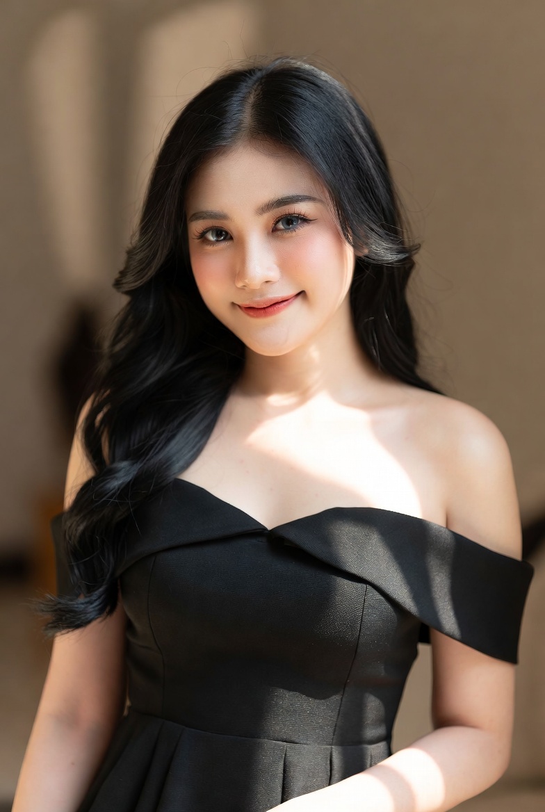 RogerMargareth's tweet photo. "Gimana rating outfit aku hari ini dari 1-10? 🔥
Yang berani jujur boleh komen di bawah ya~
Kalian lebih suka yang elegan atau yang seksi gini? https://t.co/xXPS6KbjlB