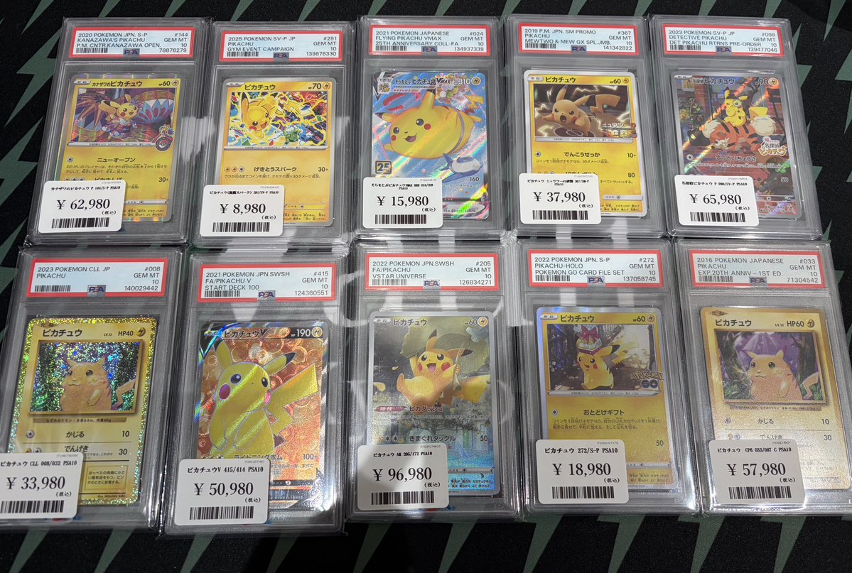 Vault_Kyoto's tweet photo. 【#ポケモンカード 入荷情報】

ピカチュウPSA10入荷です⚡️

郵送での販売も送料700円で承ります！
(鑑定品7枚以上の場合送料1,000円となります🙇)

お問い合わせ・状態確認等ございましたらDMでご連絡ください✨

#Vault
#Vault京都
#ポケモンカードゲーム
#PokemonUNITE5th https://t.co/pSqLYEUk5u
