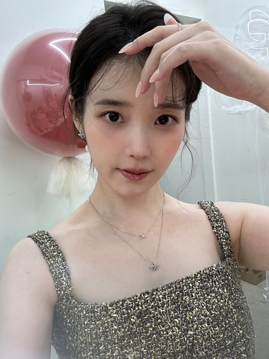 IU/IU♡ONE～New Year's Gift from IU～〈10,0… IU single era 🩷