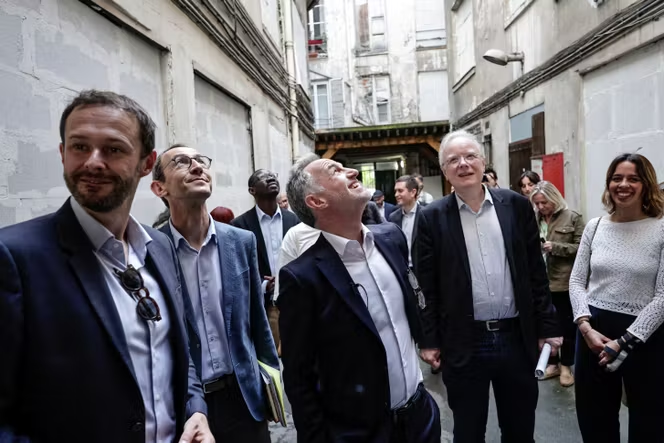 mtwit75's tweet photo. Les masques tombent ‼️ Les socialo-communistes parisiens veulent faire chuter le prix de l'immobilier dans la capitale pour que le parc privé soit racheté à la casse par les géants du secteur.
https://t.co/jjcrz1WZ1Q https://t.co/b04cgKjyf3
