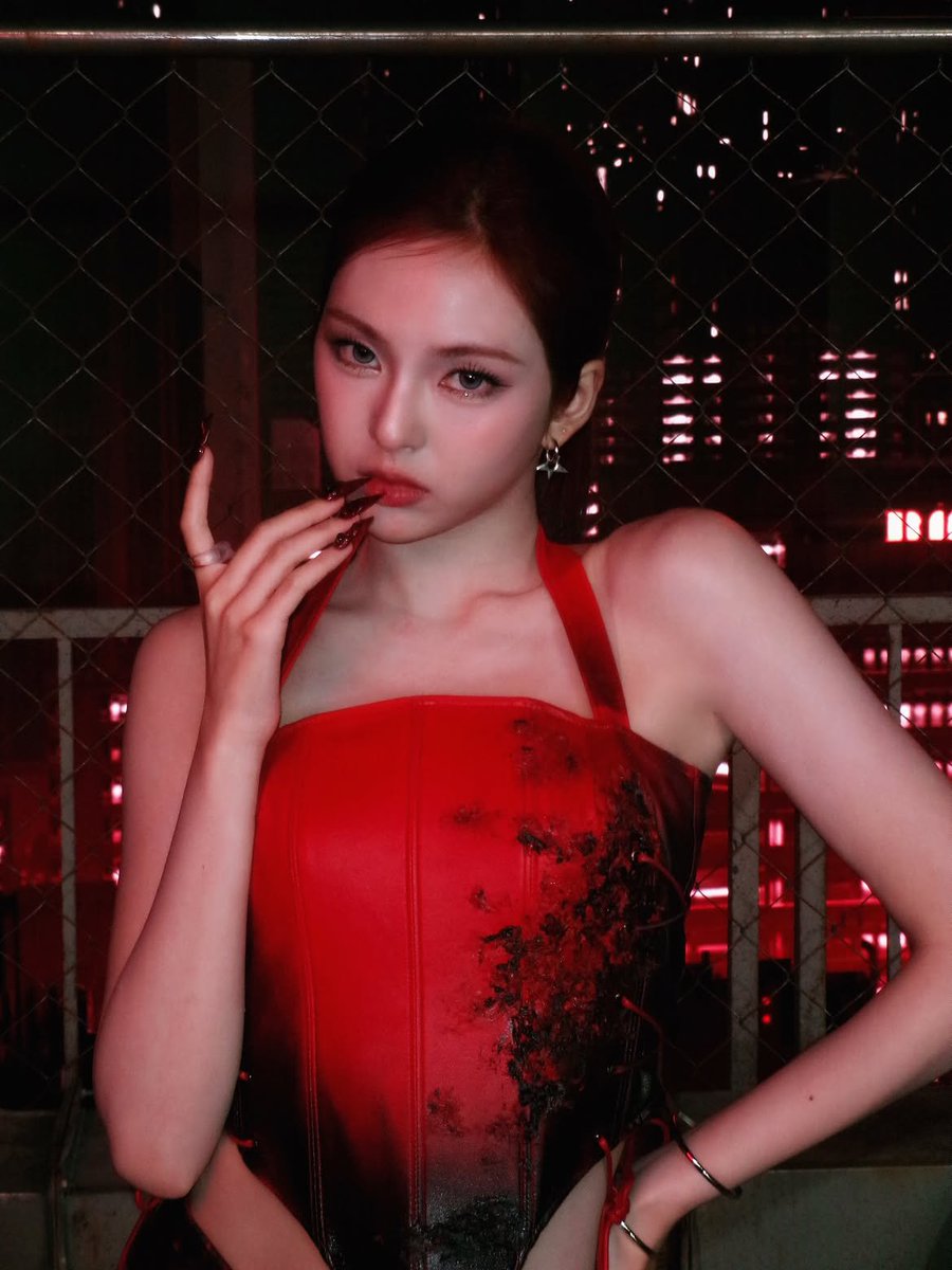 forbabymonster's tweet photo. #CHIQUITA [B-MOMENT] 𝓘‘𝓂 𝓉𝒽𝑒 𝓂𝑜𝑜𝓃 ☁︎︎🌙

#BABYMONSTER #베이비몬스터 @YGBABYMONSTER_ https://t.co/823aUBFQl7