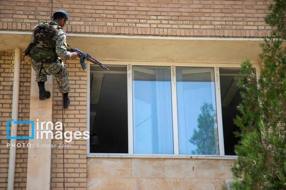 IranObserver_ir's tweet photo. ⚡️🚨 Iranian Army 25th Special Forces Brigade performed an exercise yesterday (Aug 5, 2026) which included urban warfare.
(Continued below... ⬇️) https://t.co/eFRMwqSDQt