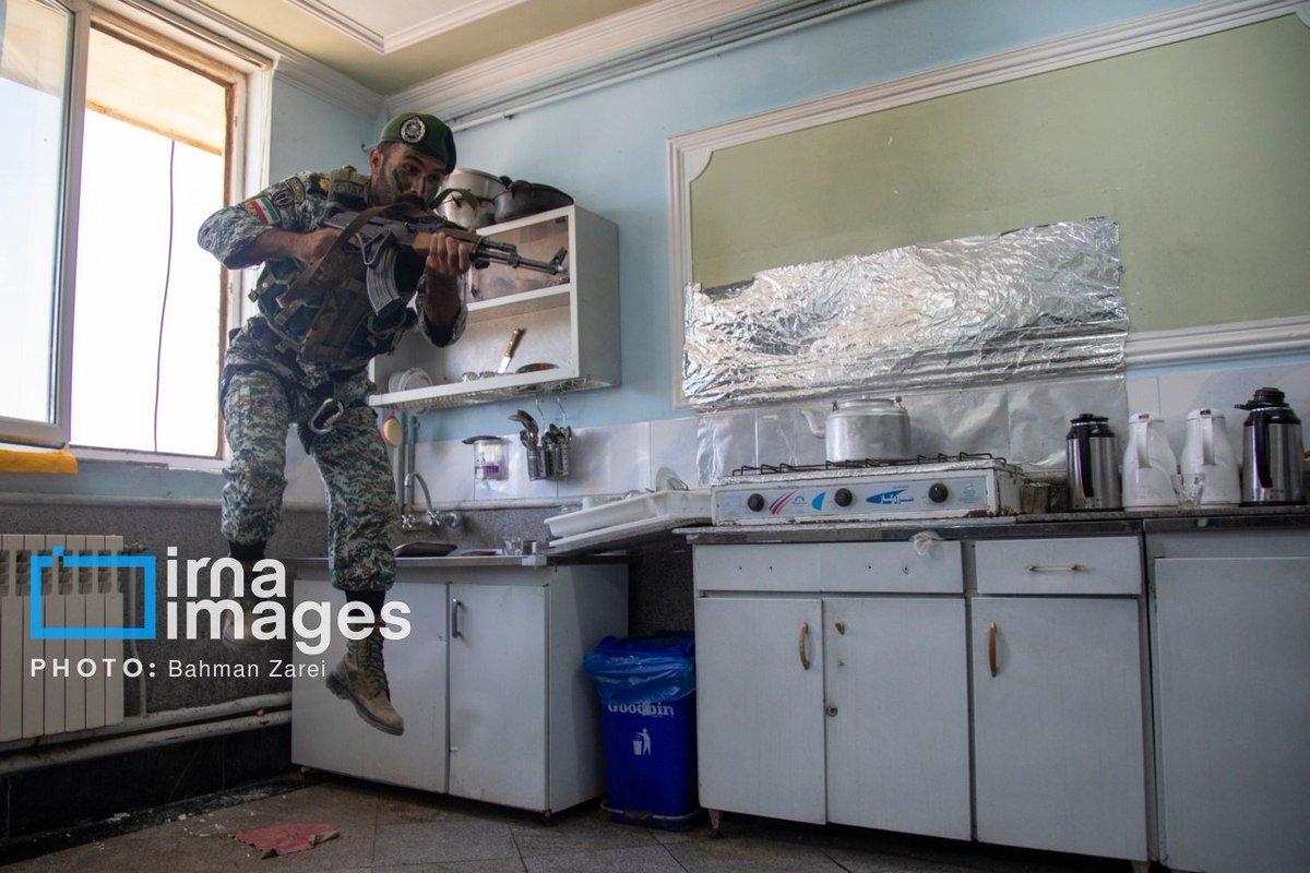 IranObserver_ir's tweet photo. ⚡️🚨 Iranian Army 25th Special Forces Brigade performed an exercise yesterday (Aug 5, 2026) which included urban warfare.
(Continued below... ⬇️) https://t.co/eFRMwqSDQt