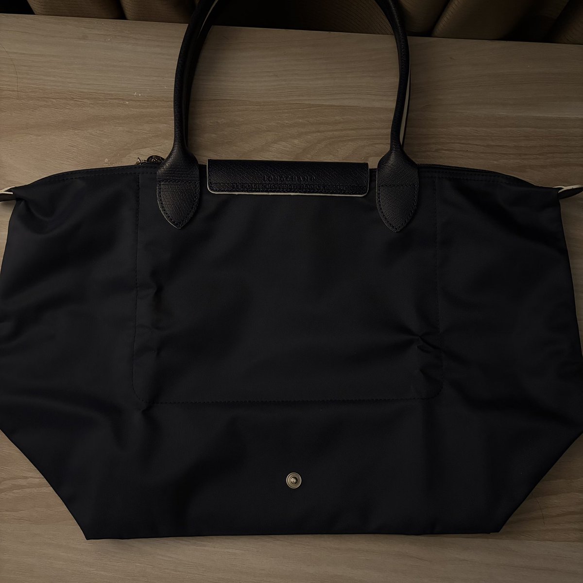 Summersouly's tweet photo. ส่งต่อ longchamp M(L) 
— รุ่น tres paris สี marine ไม่มีอุปกรณ์ถุง ใหม่มากๆๆ แกะมาดู ไม่เคยใช้จริง
📁ราคา 3,500 รวมส่ง /นัดรับได้
 #ส่งต่อกระเป๋า #ส่งต่อกระเป๋ามือสอง
 #ส่งต่อlongchamp #longchampant #longchampthailand #ส่งต่อเสื้อผ้ามือสอง #ส่งต่อเสื้อผ้ามือ2 #ส่งต่อเสื้อผ้า https://t.co/13cwc4agCa