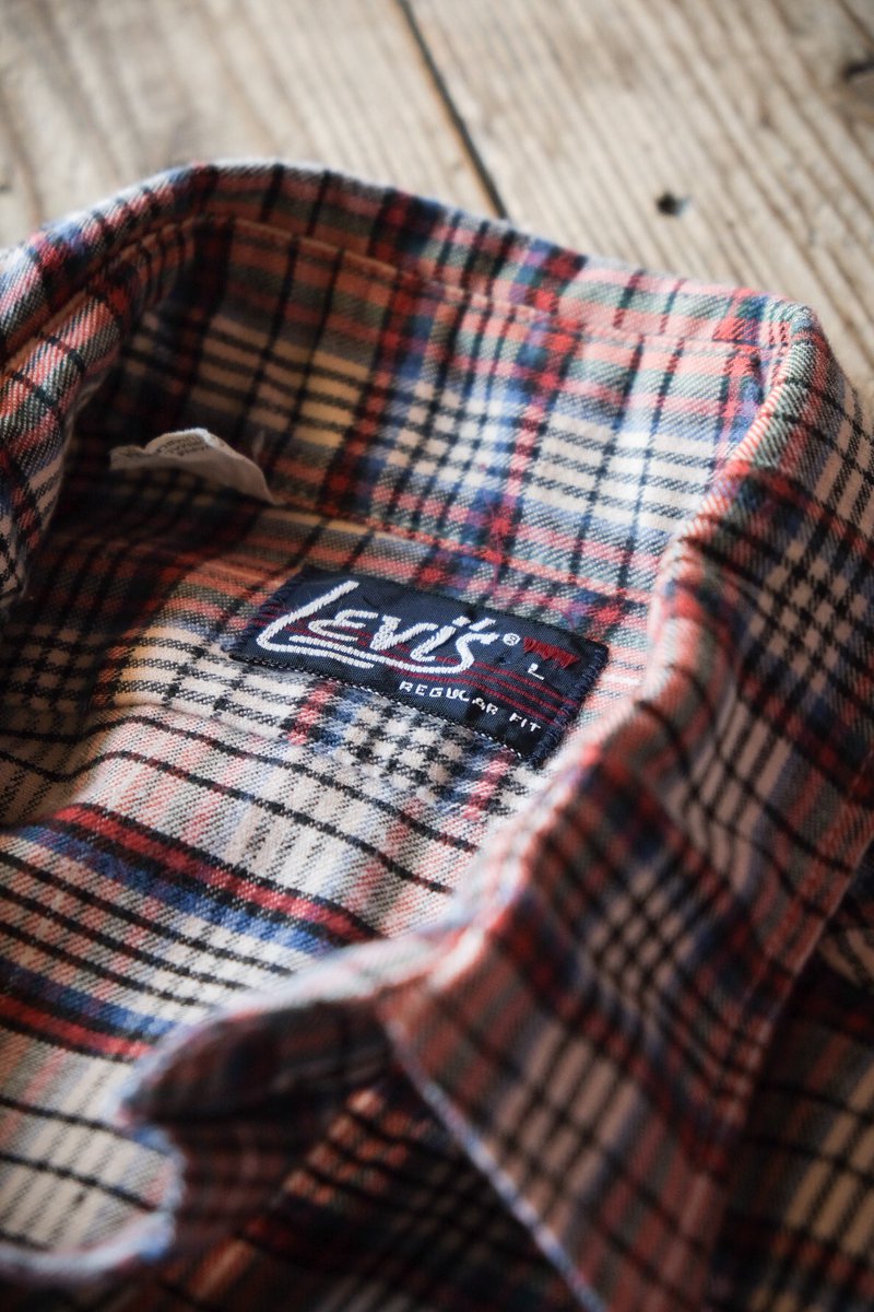 38CLOTHING's tweet photo. "Levi's Light Cotton Flannel Check Shirt"

クラシカルな配色のライトネル
今時期にも羽織りやすく、
青タブなのも珍しく惹かれるポイント。

赤/青/緑と多色使いですが
着ると案外派手さも無く、良いカラーリング◎
Levi's好きな方は是非是非。

peace
keisuke https://t.co/CDDFW0SLXS