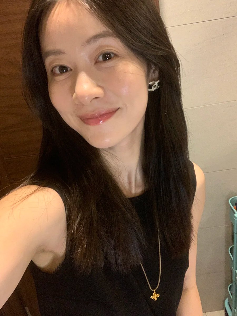 mnal_m6l8h's tweet photo. 白天越是克制，到了半夜就越容易觉得空荡荡~ https://t.co/Q0UgilX07W