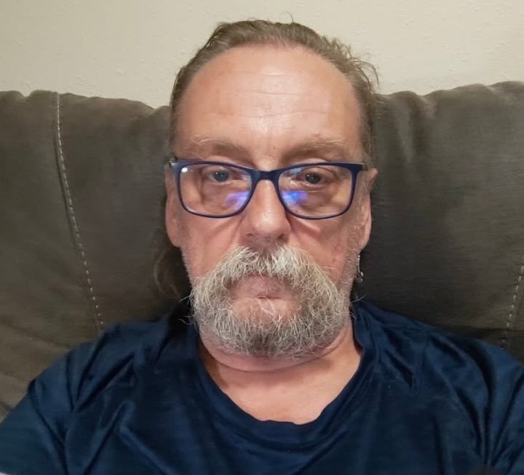 Ruth37440511's tweet photo. can I be your man? https://t.co/MLuV9Dk6V5