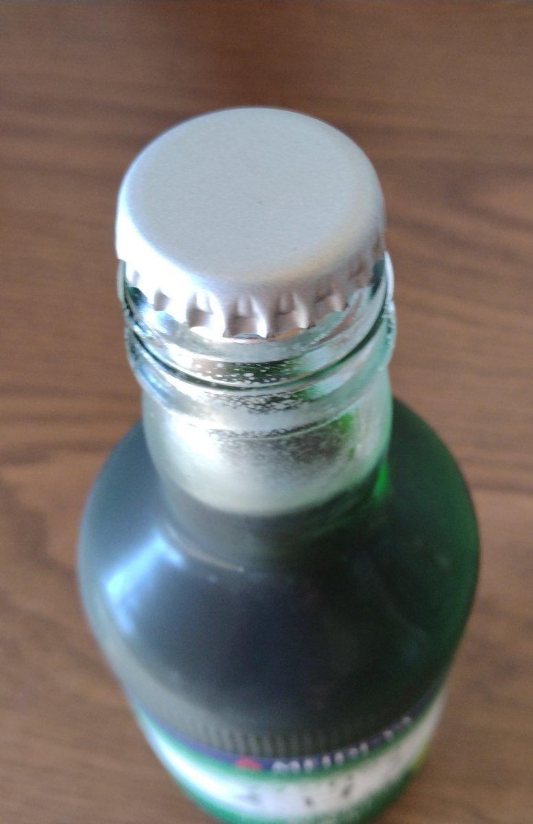 drunkencatsuper's tweet photo. 栓抜きが必要とは！ https://t.co/4yDBCT2ScD