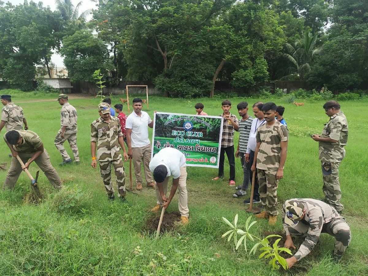 CISFWest's tweet photo. CISF Unit IOC GR Baroda organized a #TreePlantation Programme at J. M. Chavda Vidyalaya, Undera, reaffirming its commitment to environmental conservation and inspiring the younger generation to #ProtectNature for a greener, healthier tomorrow. 🌱🌳
#GreenInitiative @CISFHQrs https://t.co/LGwCsXEZ2c