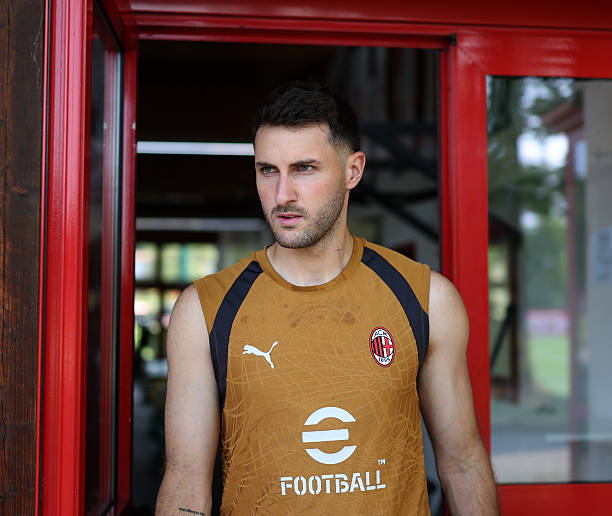MilanPosts's tweet photo. 📰 Andrea Ramazzotti - Gazzetta: Santiago Giménez is available for transfer and looking for a club willing to build around him. https://t.co/Erwbfx76kx