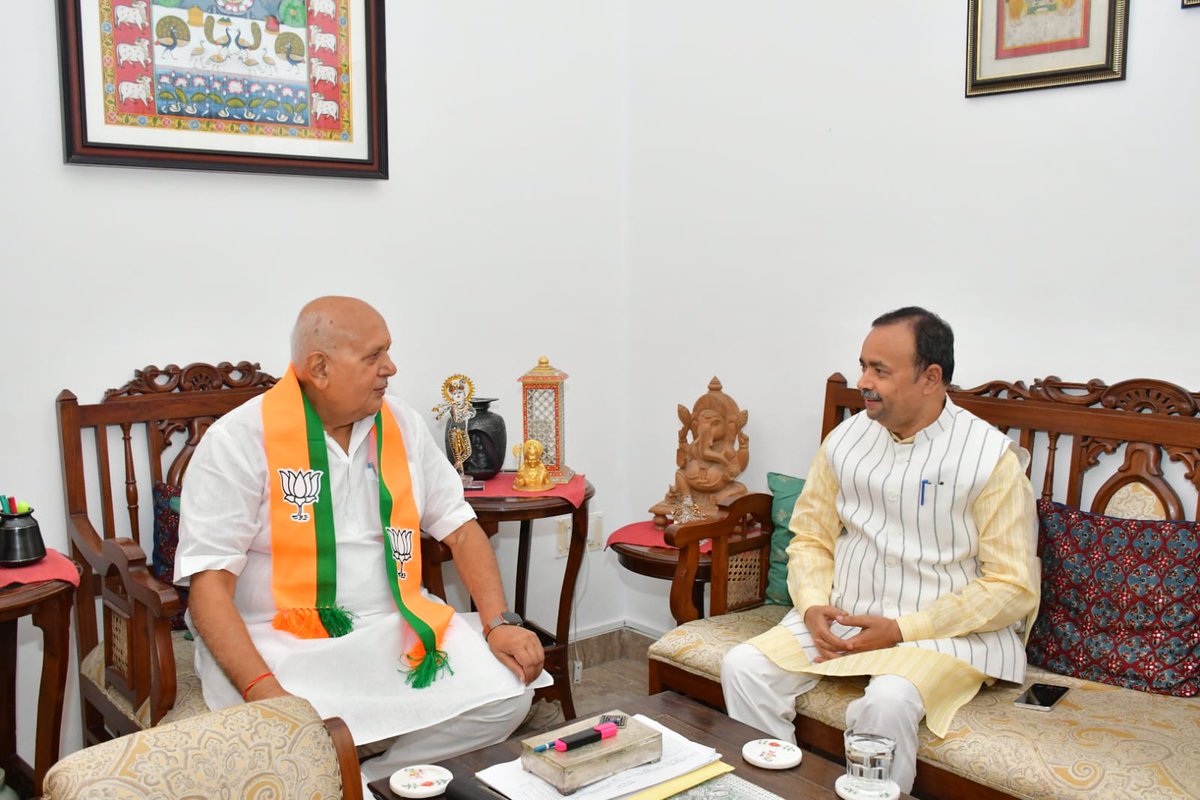 spshahibjp's tweet photo. आज लखनऊ स्थित आवास पर माननीय सहकारिता मंत्री श्री @jpsrathorebjp जी के साथ प्रदेश में उर्वरकों की उपलब्धता एवं निर्बाध आपूर्ति सुनिश्चित किए जाने के संबंध में बैठक की।
बैठक में प्रमुख सचिव, सहकारिता - श्री अजय कुमार शुक्ला जी, प्रमुख सचिव, कृषि - श्री रविंद्र जी...(1) https://t.co/iQDmQKKx8A