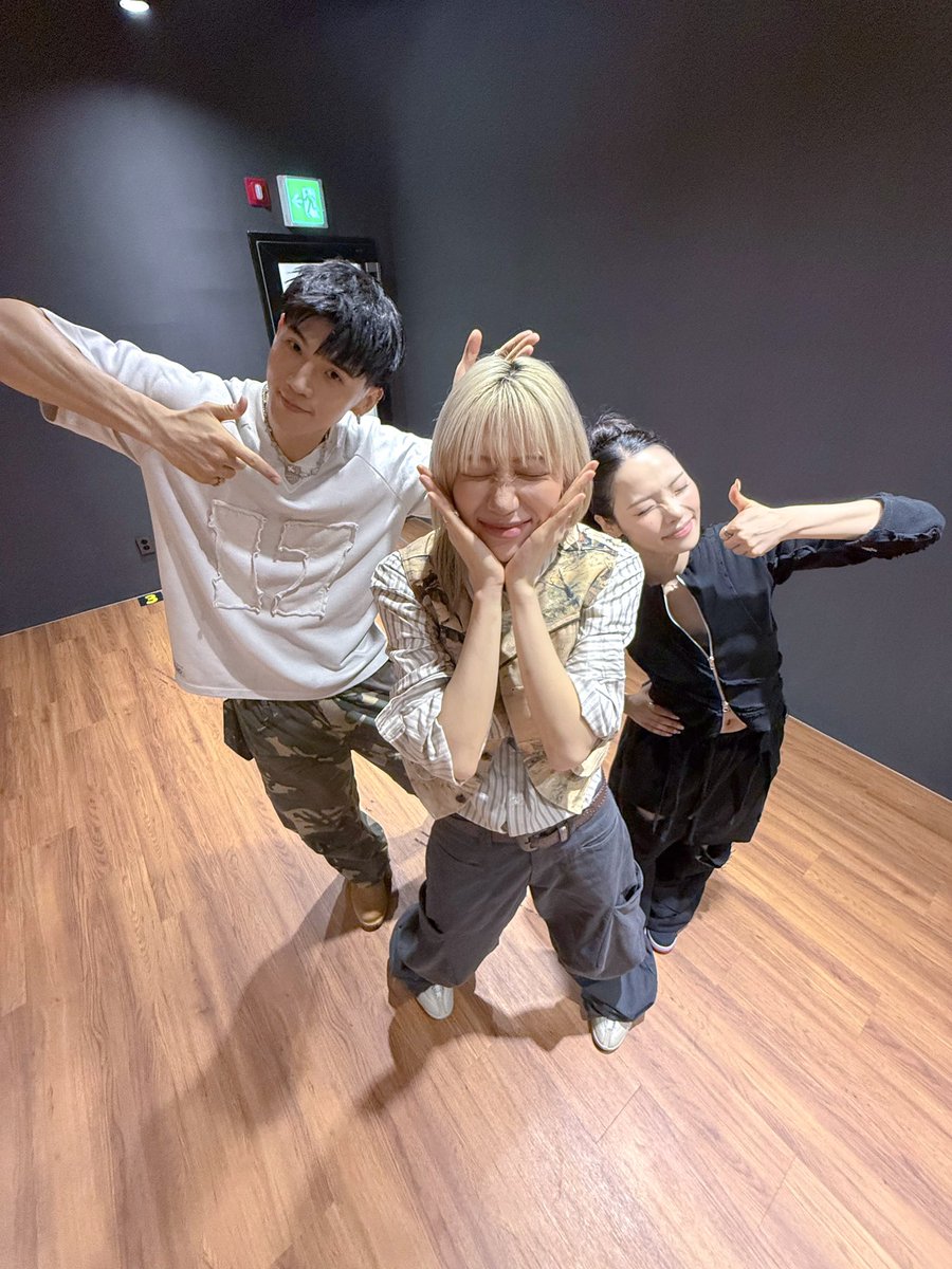 KARD_Official's tweet photo. [📷]
[SUB] 오늘을 위해 준비했어 내 비장의 KARD🃏 | Ep.55 KARD | 연습실 바다쌤

🔗 https://t.co/EHgZhwluGp

#KARD #카드
#BackToLife
#연습실바다쌤 https://t.co/7EMTrpgeqO