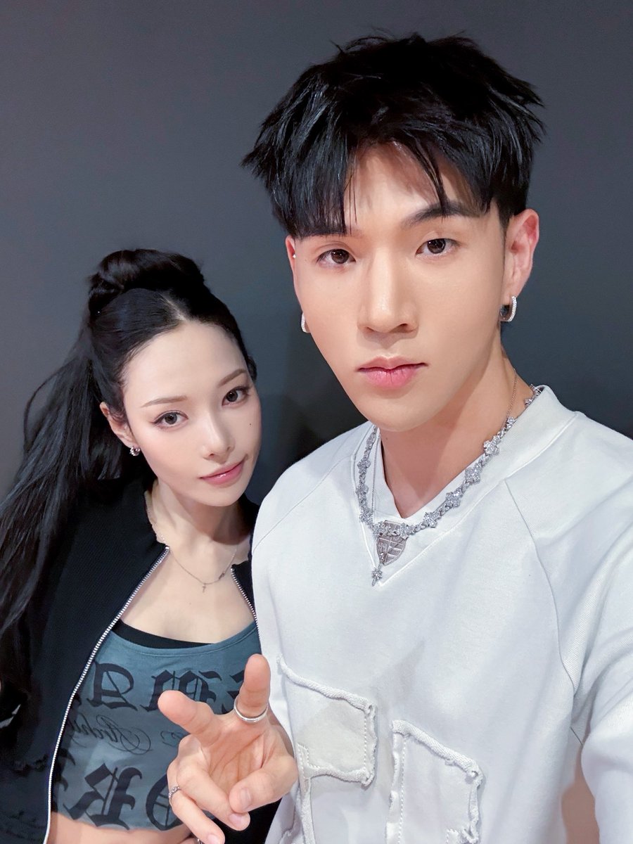 KARD_Official's tweet photo. [📷]
[SUB] 오늘을 위해 준비했어 내 비장의 KARD🃏 | Ep.55 KARD | 연습실 바다쌤

🔗 https://t.co/EHgZhwluGp

#KARD #카드
#BackToLife
#연습실바다쌤 https://t.co/7EMTrpgeqO