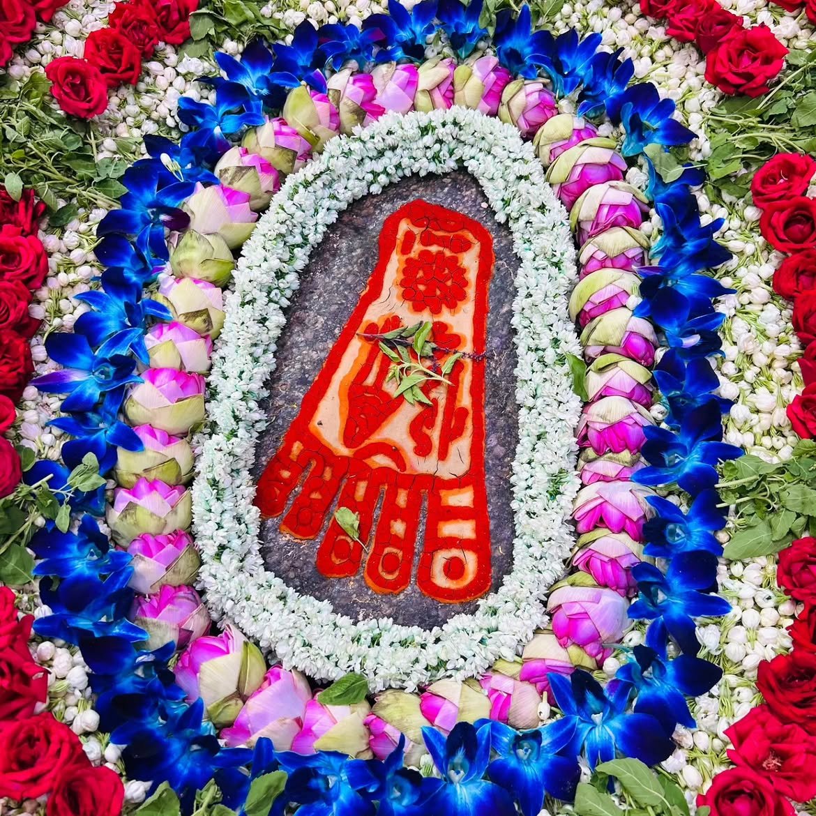 biharigurl's tweet photo. The sacred footprint of Lord Vishnu at Vishnupad Temple, Gaya 🙏

ॐ नमो भगवते वासुदेवाय https://t.co/UzneFbVI7U