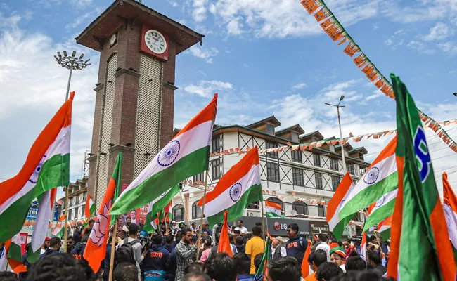 arfxh_'s tweet photo. LAL CHOWK SRINAGAR, KASHMIR 🇮🇳 https://t.co/mfTnp7OxKJ