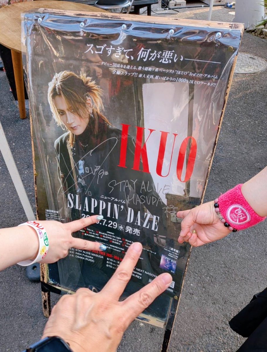 zooWhiteBird's tweet photo. 昨日はソロ初日で益田へ！！
超絶スラップだらけで凄すぎっo(>ω<*)o 
目も耳も幸せ過ぎてヤバいーーー( *´艸｀)♡
みんなで盛り上がる曲が多くて楽しかったな♪
めちゃ暑くて汗だくだったけど(^◇^;)
方言も可愛くて、地元ならではのトークも面白かったww

ライブ後はいつものお寿司屋さん。魚美味っ☆ https://t.co/KwVAtXvCTy