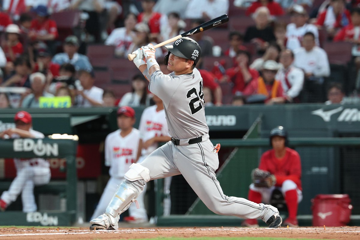 TokyoGiants's tweet photo. 【三回表】巨人 3-3 広島 

#大城卓三 選手がスリーベースヒットを放つ！ https://t.co/9Kt40KRAmR