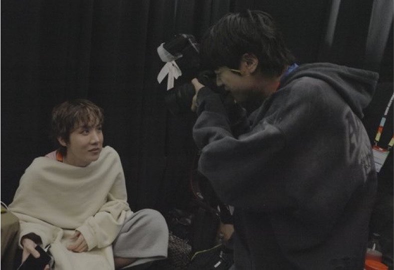 jhopecentric's tweet photo. the shoot                                    the shot https://t.co/Q84MS90s61