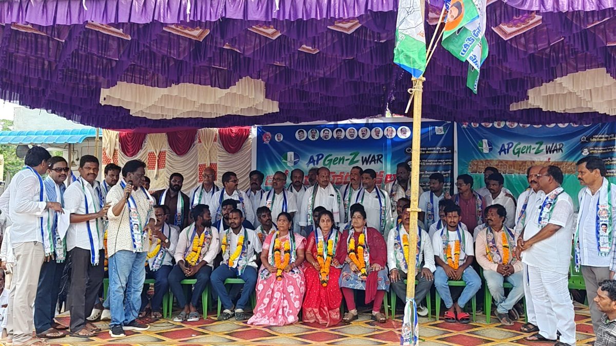 we_ysrcp's tweet photo. విజయనగరం జిల్లా 
రాజాం నియోజకవర్గంలో రిలే నిరాహార దీక్ష ప్రారంభించిన నియోజకవర్గ సమన్వయకర్త డా. రాజేష్ గారు మరియు మాజీ ఎంపీ బెల్లాన చంద్రశేఖర్ https://t.co/M5rzLCC9xc
