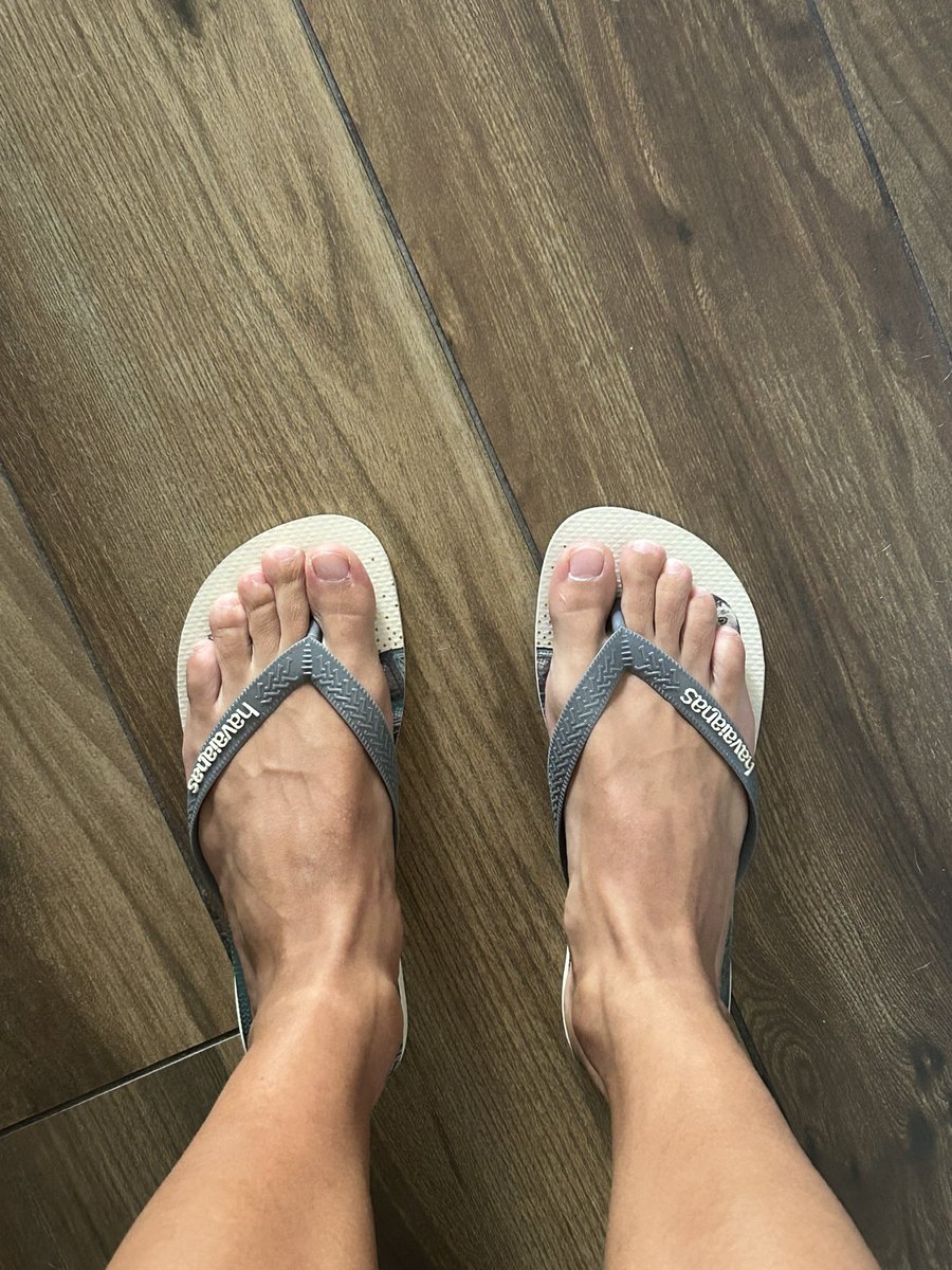 FeetSocks40's tweet photo. do you like Havaianas? https://t.co/uiSkHZbm8B