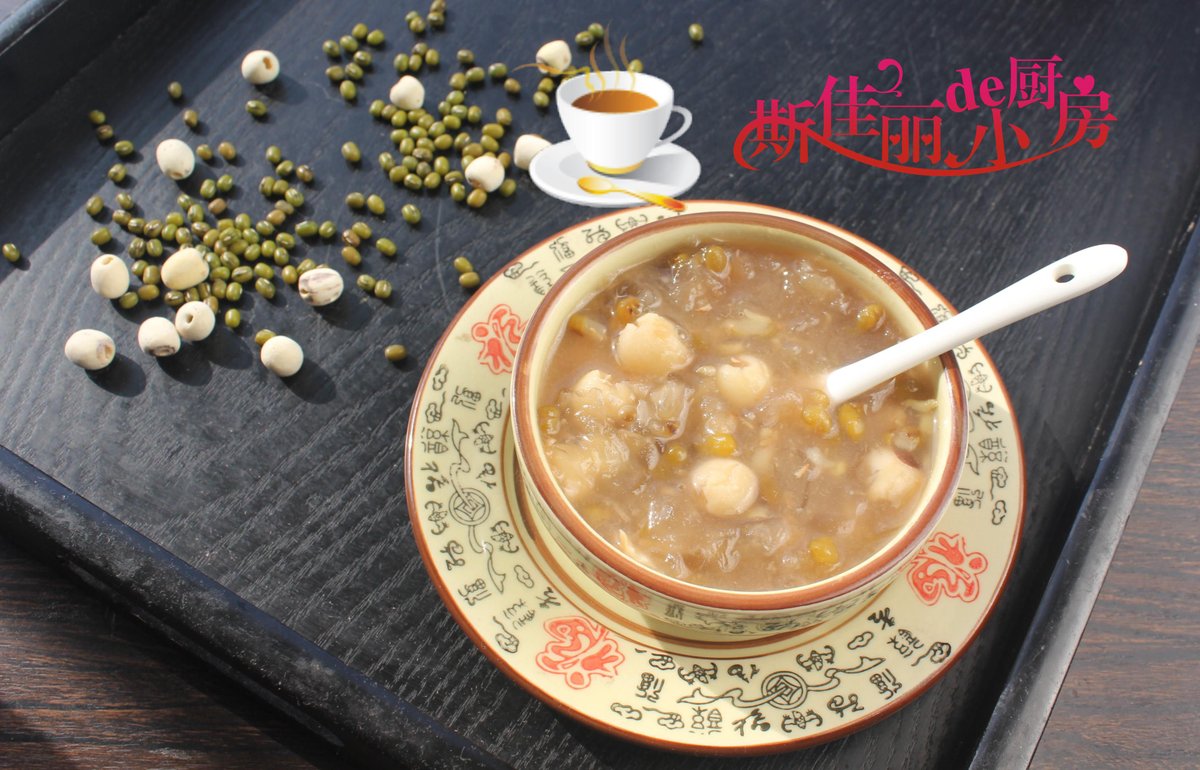 ilarraza's tweet photo. Late-night bite fix: warm pork bone soup + fluffy steamed buns, no rush, just quiet comfort after a long day ， https://t.co/QoXYNgPWo4