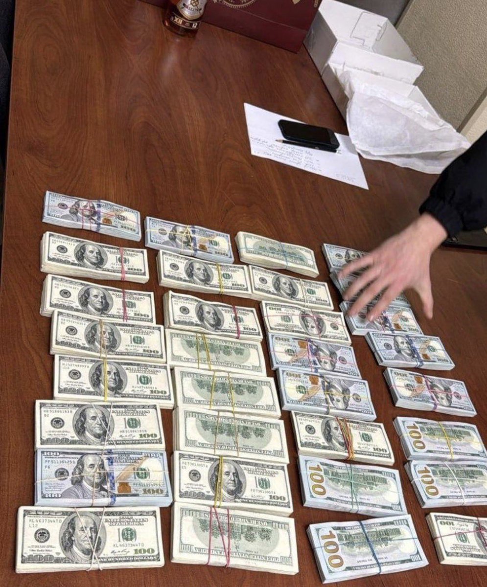 anatoliisharii's tweet photo. The former head of logistics for the Air Force Command of the Armed Forces of Ukraine, whose surname is characteristically Ukrainets (“Ukrainian”), has received a new notice of suspicion in a corruption case.

During the war, Ukrainets acquired:

— six apartments in Kyiv, Vinnytsia, and Zhytomyr;

— three residential houses in Zhytomyr Oblast;

— an apartment in Bukovel;

— six land plots;

— four cars, including an Audi Q7 and an Audi Q5;

— garages and other non-residential premises.

He registered the property in the names of his parents, his son, his cohabiting partner, and his kum (a godfather or close family friend).

Send us more money—we’ll put it to good use.