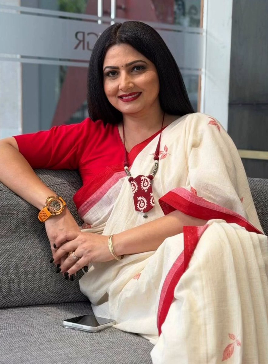AbhayJatav__'s tweet photo. चित्रा त्रिपाठी ने फिर नीट पेपर लीक मामले में को राजनीति मामला बनाने की कोशिश कर रही कुछ लोगों अभी छवि बनाने के लिए छात्राओं के साथ खड़े 

सीधे सीधे संकेत कर रही कांग्रेस संसद राहुल गांधी पर क्योंकि जब नीट पेपर लीक मामले में बोले तब से चित्रा जी ने पलटवार किया 

मुझे लगता है चित्रा जी को अपना काम छोड़कर बीजेपी जॉइन कर लेना चाहिए अगर कोई बीजेपी नेता गलत करे तब भी उन्हीं की तरफ बोलती 

राहुल गांधी,
सोनम वांगचुक, 

दो ऐसे नेता हैं जो छात्रों के साथ खड़े इनके बुरे समय में उनका साथ दे रहे फिर भी चित्रा त्रिपाठी जी कहती ये सिर्फ राजनीति की जा रही है छात्रों के हित में नहीं बोल सकते तो उन्हें के लिए लड़ रहे लोगों के लिए तो गलत मत बोलो